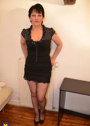 Дама средних лет лижет член после анального секса и вагинального фистинга