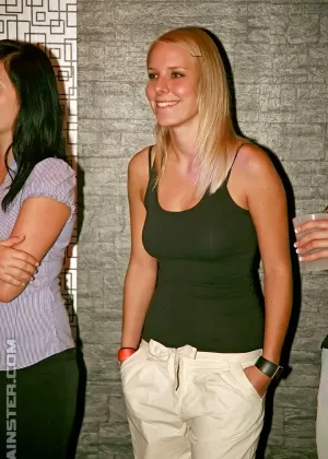 Молодые девушки: Вечеринка