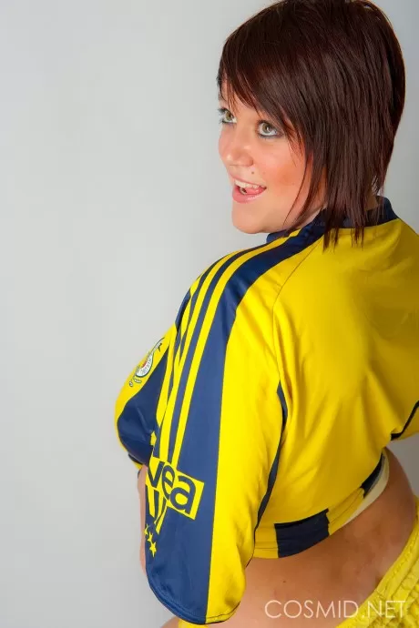 Горячая толстушка Сиан вспыхивает и ласкает свои огромные отвисшие сиськи в трусиках