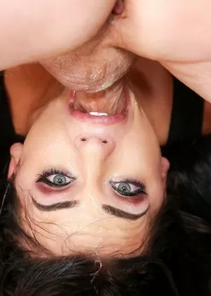 Латиноамериканка Айви Лебелл принимает член в свою большую попу во время жесткого траха