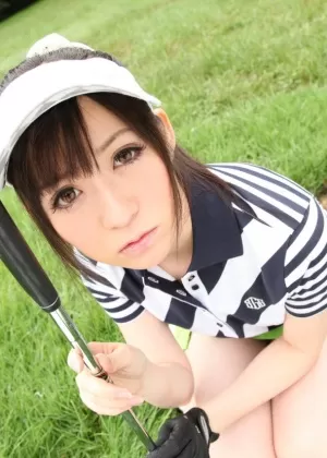 Белокурая цыпочка Келли Мэдисон выставляет свою огромную грудь напоказ на открытом воздухе