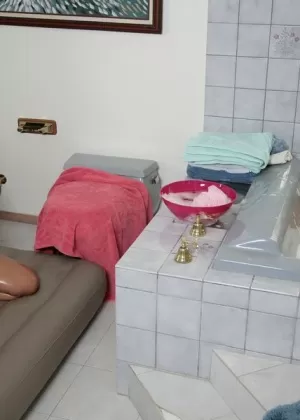 Привлекательная азиатская милфа Китти Лэнгдон делает сказочно умелый минет