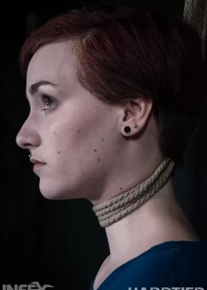 Толстую британку Кейси Джеймс связали и заткнули рот кляпом во время не обнаженного действа