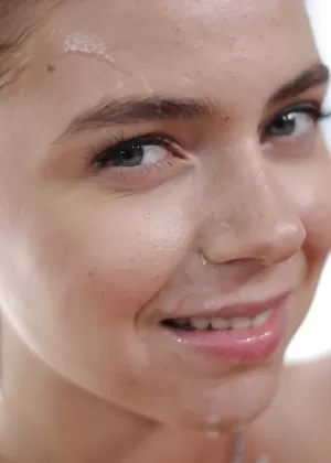 Любительница Лилли Лиготаж глотает этот вкусный твердый член на камеру