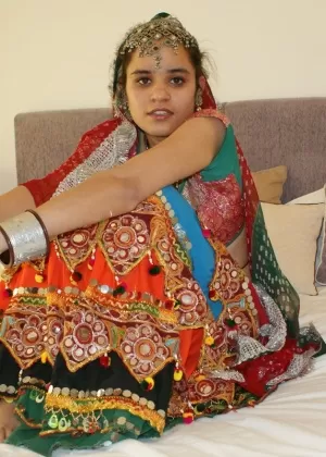 Жирная индийская красотка с большими сиськами делает минет и жестко трахается