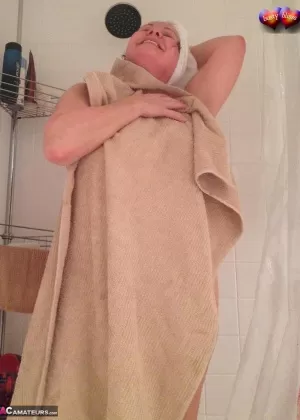 Chubby amateur lady Busty Bliss strikes confident nude poses while in a shower