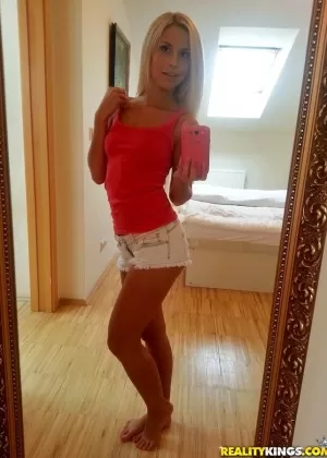 Симпатичные любительские перепихоны для секса после отправки обнаженных селфи 49634531