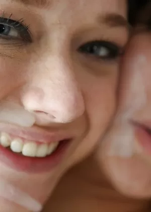 Грудастая мамаша Анисса Кейт трахается в групповухе и кончает в пизду спермой в стекло