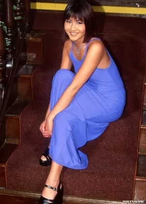 Горячая азиатская милфа Мико Ли занимается жестким сексом в сексуальных черных чулках