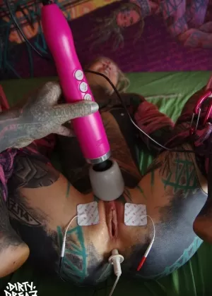 Blindfolded ink queen blows a black dick during BDSM and electro play