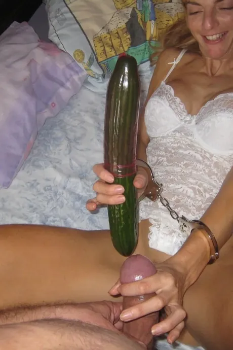 Жену огурцом и членом частное картинка 5318