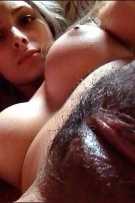 Девушки фоткают свои вагины картинка 2742